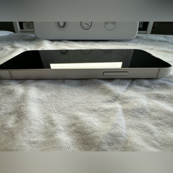 iPhone 13 Mini 128GB Unlocked White - Picture 6 of 6